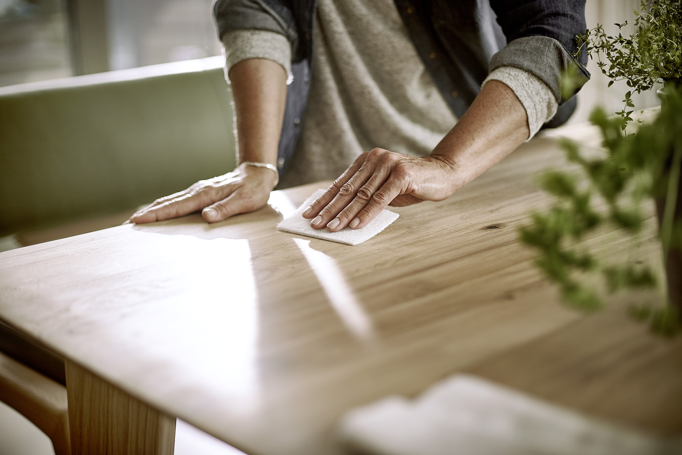 PM-2026-IPM-Massivholzmoebel-reinigen-1